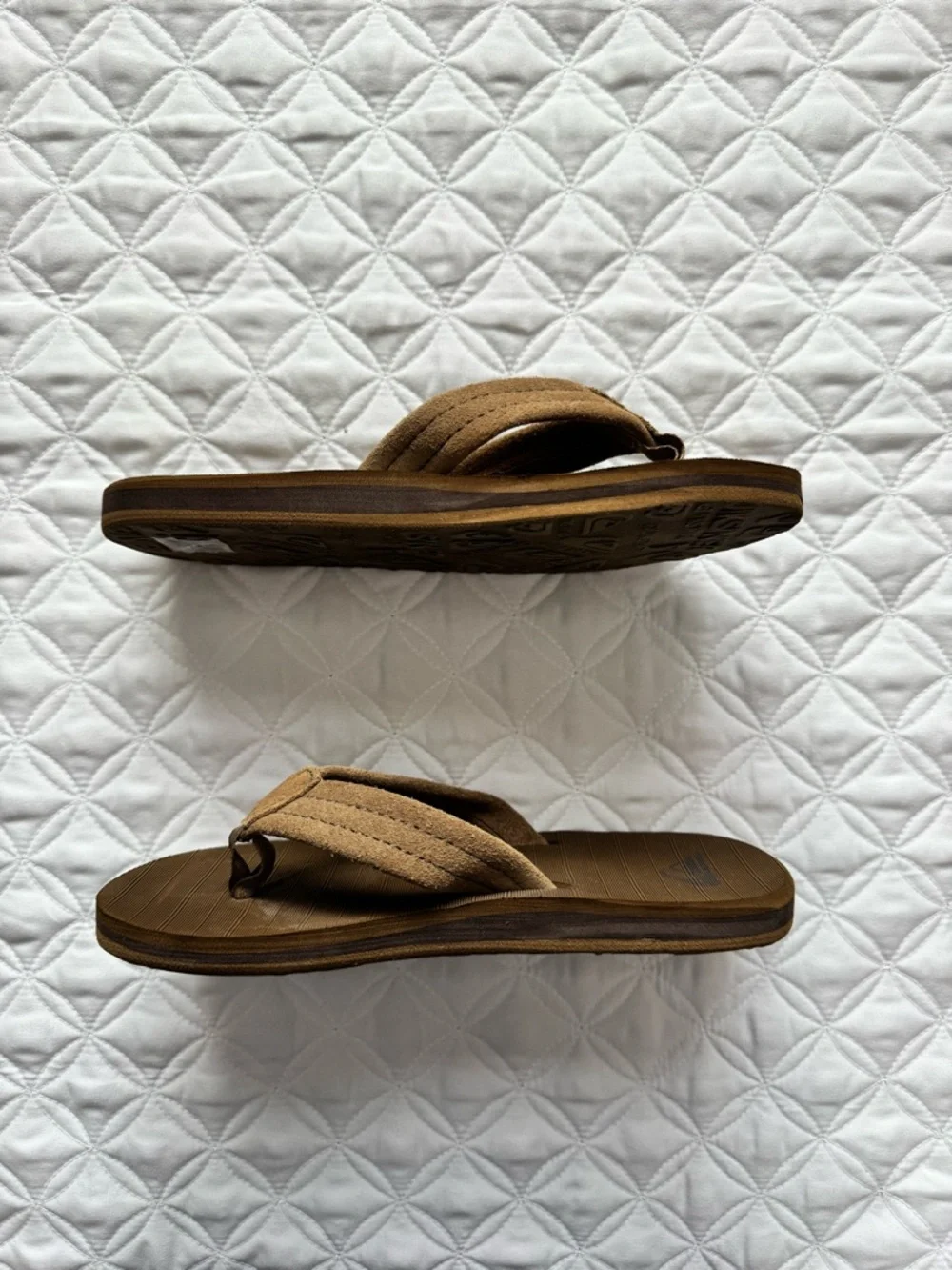 NWOT Quiksilver Carver Suede Core Tan Brown Youth Flip Flop Sandals Size 5
